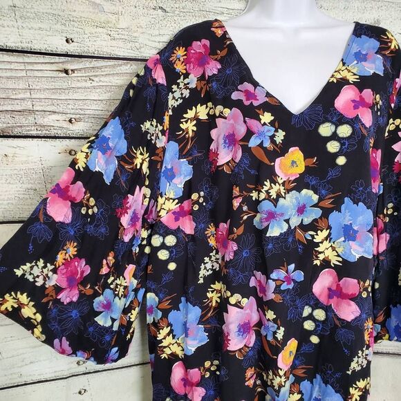 Ava & Viv Women’s Floral V-Neck Blouse Size 2X - Picture 2 of 6